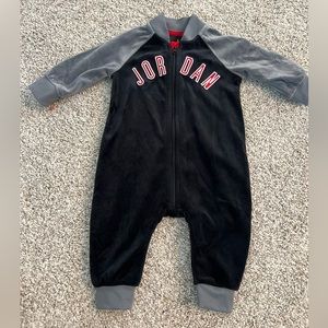 Baby boy Jordan velvet outfit size 6 month